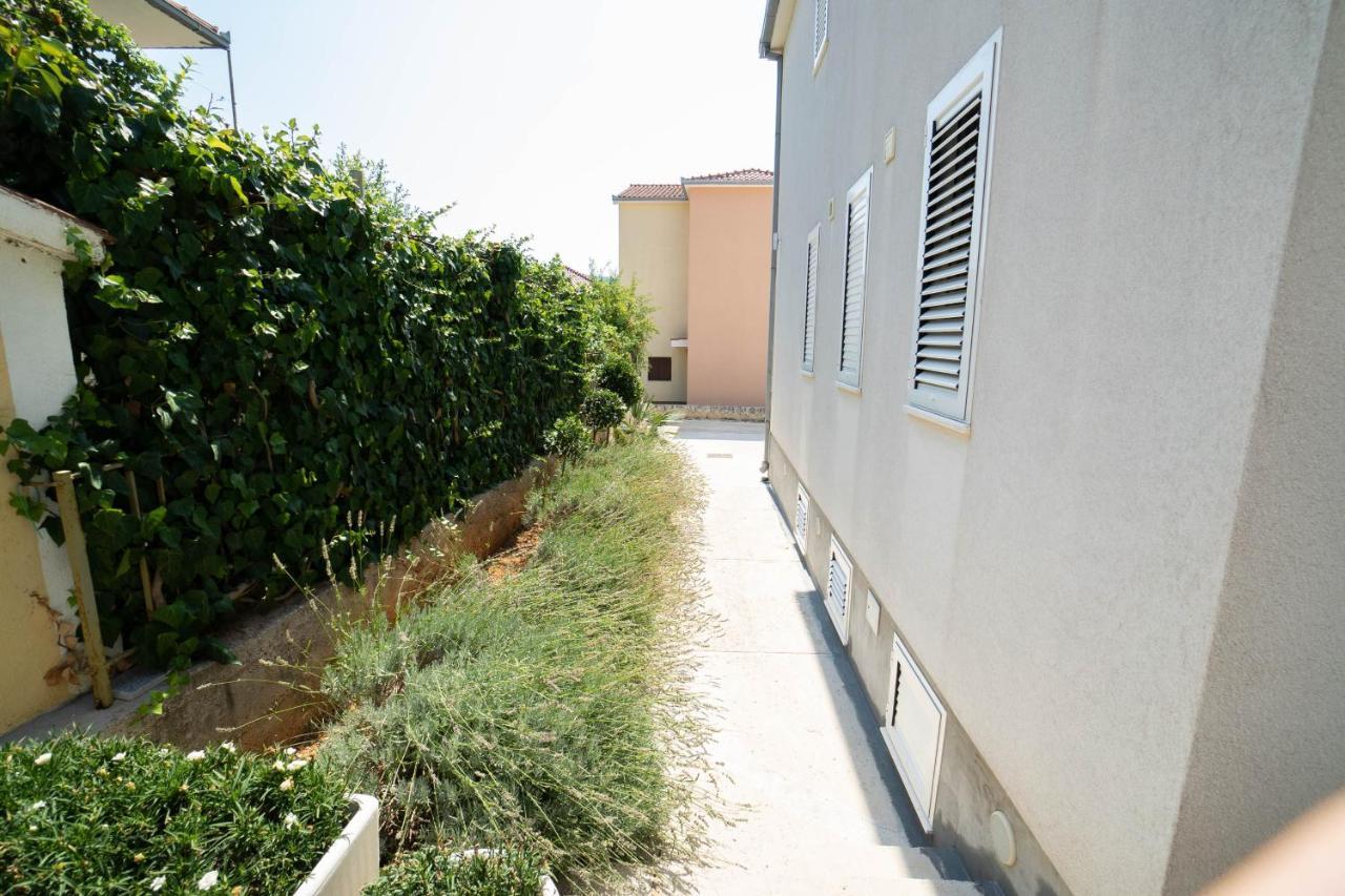 מרינה Villa Maros מראה חיצוני תמונה