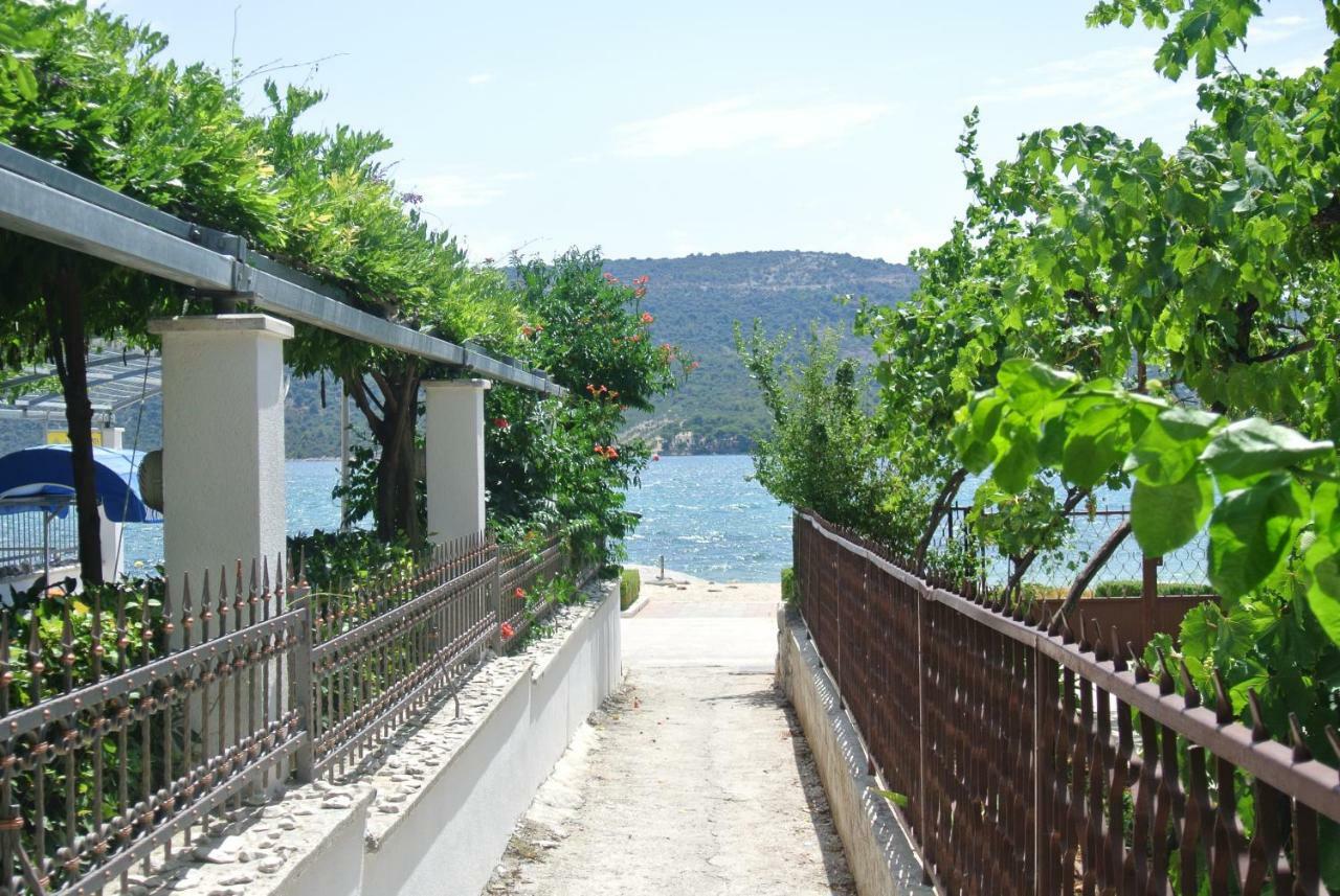 מרינה Villa Maros מראה חיצוני תמונה